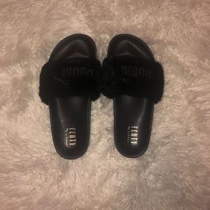 Black fenty x puma slides🖤